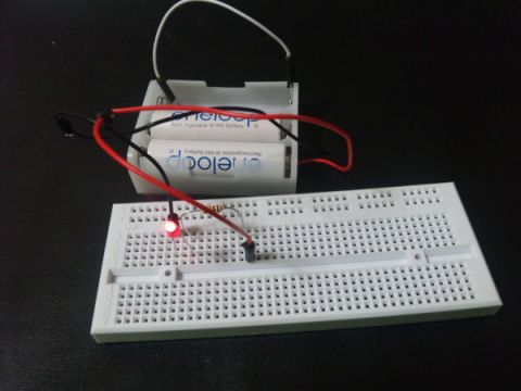 電池でLEDを点けてみる